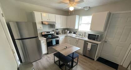 ✨✨✨ 2 Luxury Townhomes: 4 King Beds, 2 Kitchens, 6 TV's, 2 Grills & 2 Firepits ✨✨✨