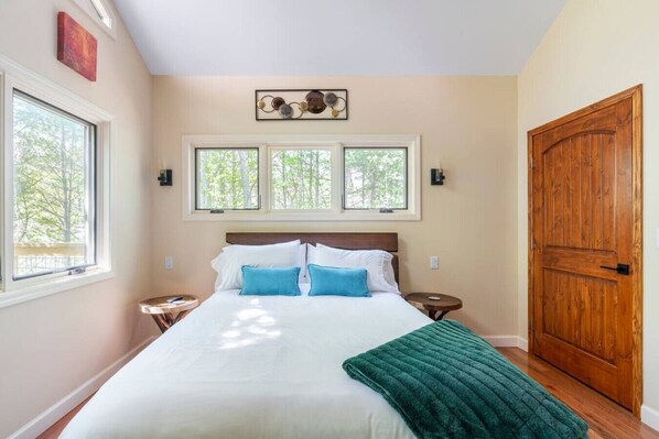 1 bedroom, iron/ironing board, travel cot, free WiFi