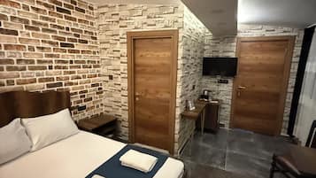 Deluxe Double Room | Egyptian cotton sheets, premium bedding, in-room safe, desk