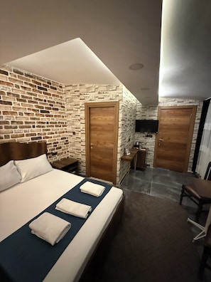 Deluxe Double Room | Egyptian cotton sheets, premium bedding, in-room safe, desk - La Vien Hotel Old City (Istanbul)