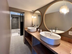 A modern bathroom with two sinks, a large mirror, and a shower area. - La Villa du Chay - Exceptional villa (Angoulins)