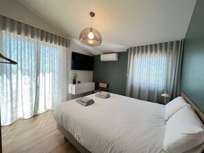 7 chambres, fer et planche à repasser, lit de bébé portatif, Wi-Fi