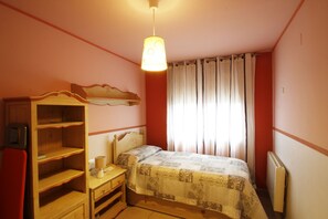 2 habitaciones, tabla de planchar con plancha y wifi gratis 