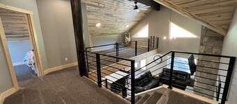 New Build, AC, Hot Tub, 15 Min to Yellowstone