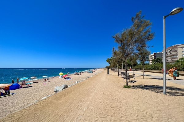 Una spiaggia nelle vicinanze
