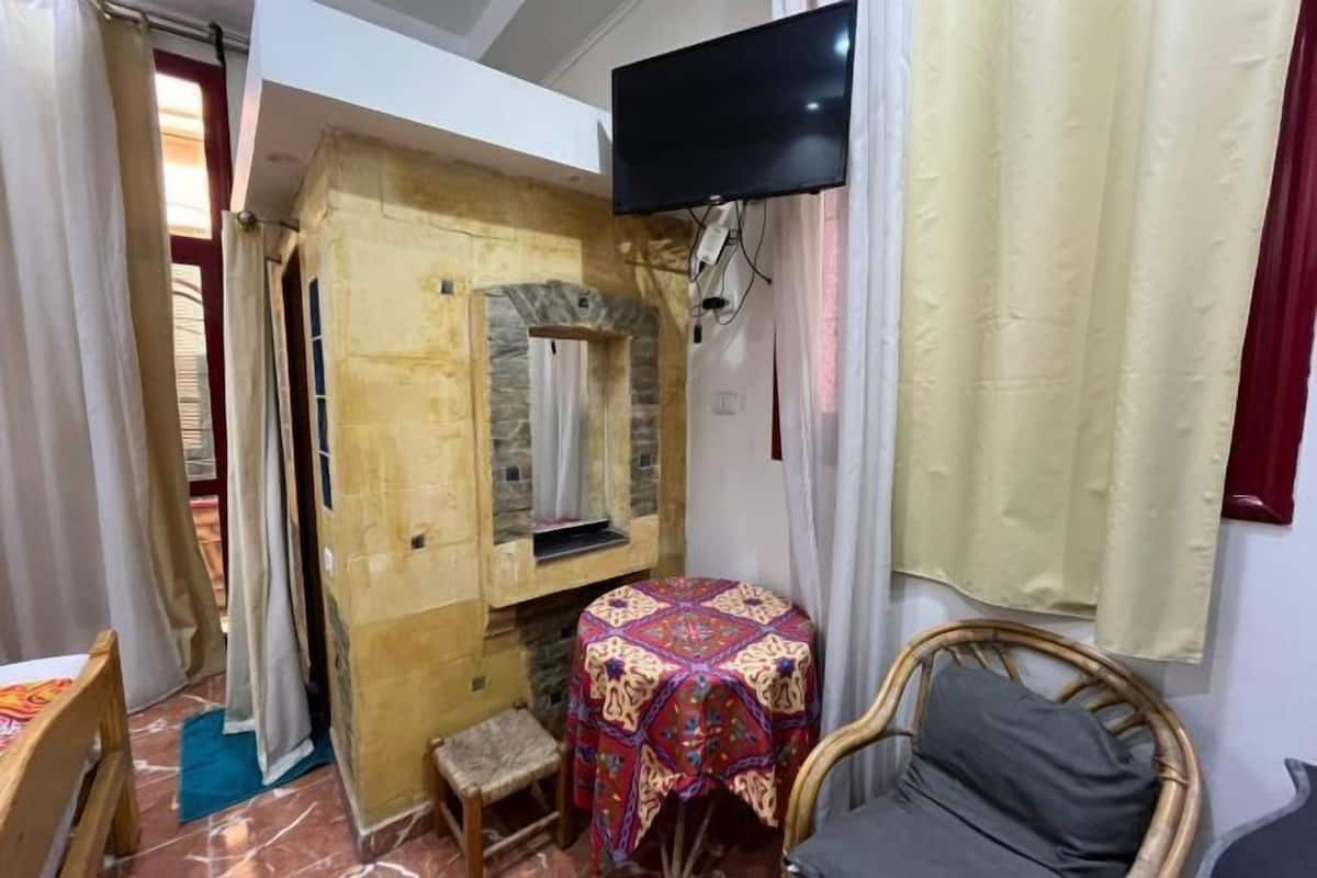 Soundproofing, free WiFi