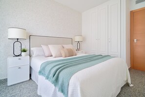 4 bedrooms, iron/ironing board, Internet, bed sheets