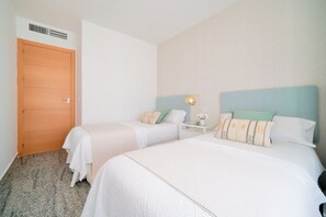 4 bedrooms, iron/ironing board, Internet, bed sheets