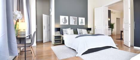 3 habitaciones y ropa de cama