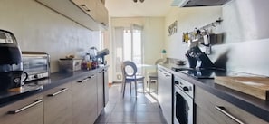 Private kitchen - Appartement 3 Chambres vue mer à 5min à Pied des Plages (Villeneuve-Loubet)