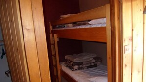 A bunk bed with a wooden frame and white bedding. - Studio cabin for 4 with parking in Crest-Voland (Crest-Voland)