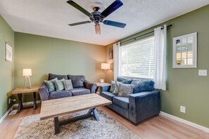 TV - Welcome to our Sunny,  peaceful, and centrally-located home (Nashville)