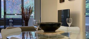 Quiet Apartment Adjacent to Parliament House