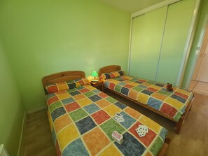 2 bedrooms
