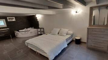 2 bedrooms, bed sheets