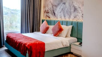Deluxe Room | 1 bedroom, desk, laptop workspace, soundproofing