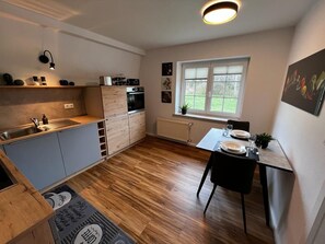 Fridge, oven, stovetop, dishwasher