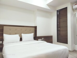 2 bedrooms, WiFi, bed sheets - Comfortable Hotel Stay (Mumbai)