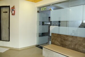 المنشأة من الداخل