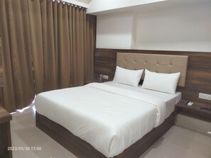 2 bedrooms, WiFi, bed sheets - Comfortable Hotel Stay (Mumbai)