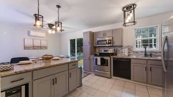 Coffee/tea maker, fridge, microwave, oven