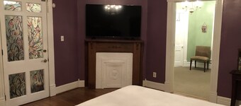 Historic Downtown Morgan Street Apartment - Pet Friendly!