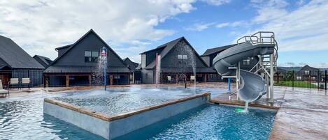 Una piscina techada, una piscina climatizada