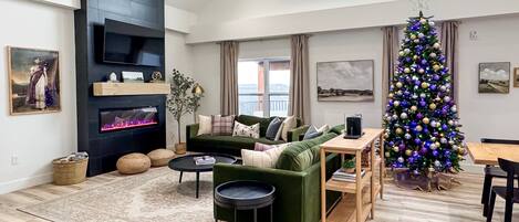 TV connectée, cheminée, baby-foot