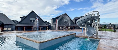 Una piscina techada, una piscina climatizada