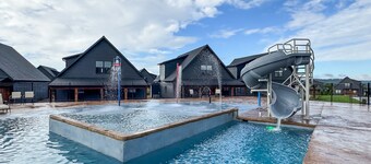 Heated private pool, Lake view, Wheelchair accessible | Thistle Cottage