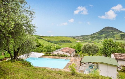 2 bedroom gorgeous home in Vò Euganeo