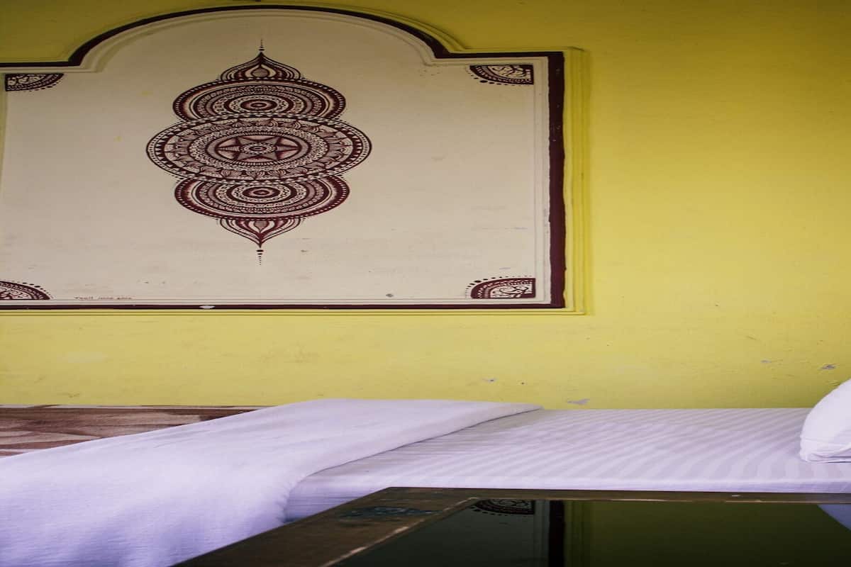 Single Room | Free WiFi, bed sheets
