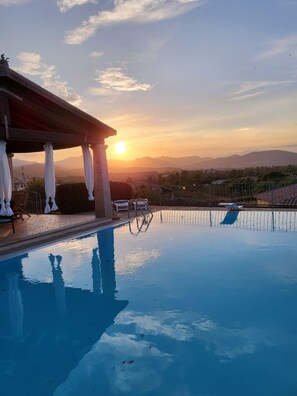 Pool - Villa Crilu Sardinia, cozy, with sea view, swimming pool and private parking space (Tanaunella)