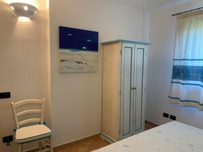 2 chambres, coffre-fort, fer et planche à repasser, lit de bébé portatif