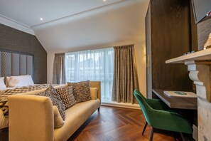 1 chambre, fer et planche à repasser, accès à Internet