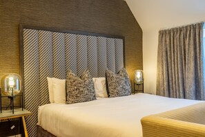 1 chambre, fer et planche à repasser, accès à Internet