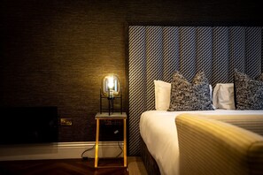 1 chambre, fer et planche à repasser, accès à Internet