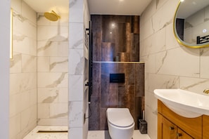Bathtub, hair dryer, towels