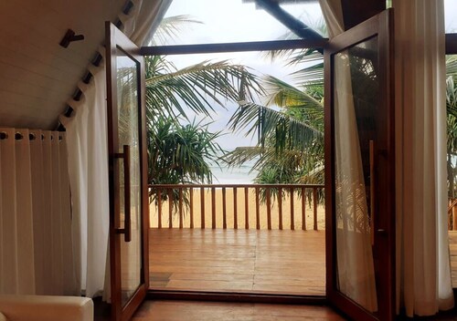 Sri Lanka Beach House Hotel and SPA
