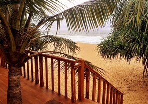 Platja privada, platja de sorra blanca i cabanes de platja gratuïtes 