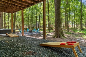 Property grounds - Hot Tub, Fire Pit, Game Room; 4BR Cozy Poconos! (East Stroudsburg)