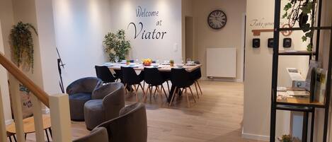 43-inch Smart TV with digital channels, TV, Netflix