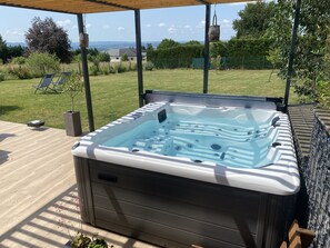 Bain à remous extérieur