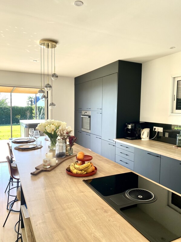 Réfrigérateur, four, plaque de cuisson, lave-vaisselle