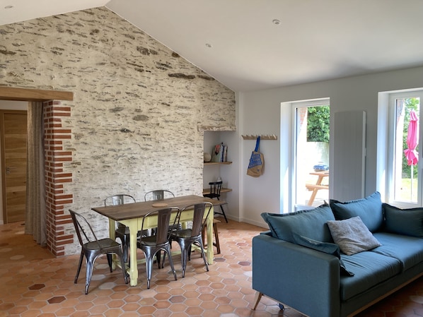 TV, fireplace, books