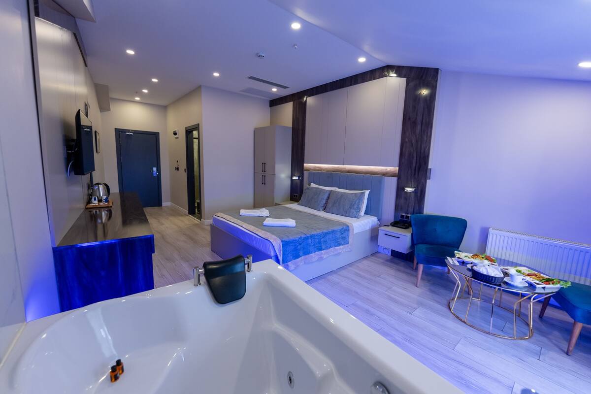Quarto casal luxo, 1 quarto, sacada | Roupas de cama premium, frigobar, cofres nos quartos