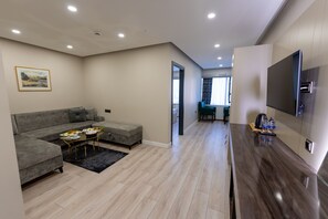 Family Triple Room, 1 Queen Bed with Sofa bed | Premium bedding, minibar, in-room safe, laptop workspace - Meros Hotel (Istanbul)