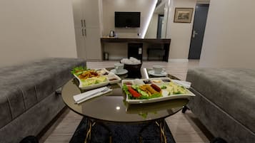 Family Triple Room, 1 Queen Bed with Sofa bed | Premium bedding, minibar, in-room safe, laptop workspace