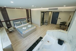 Premium bedding, minibar, in-room safe, laptop workspace - Meros Hotel (Istanbul)