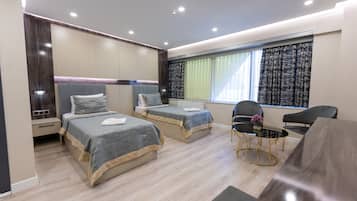 Habitació doble o amb dos llits individuals estàndard | Roba de llit d'alta qualitat, minibar i caixa forta a l'habitació